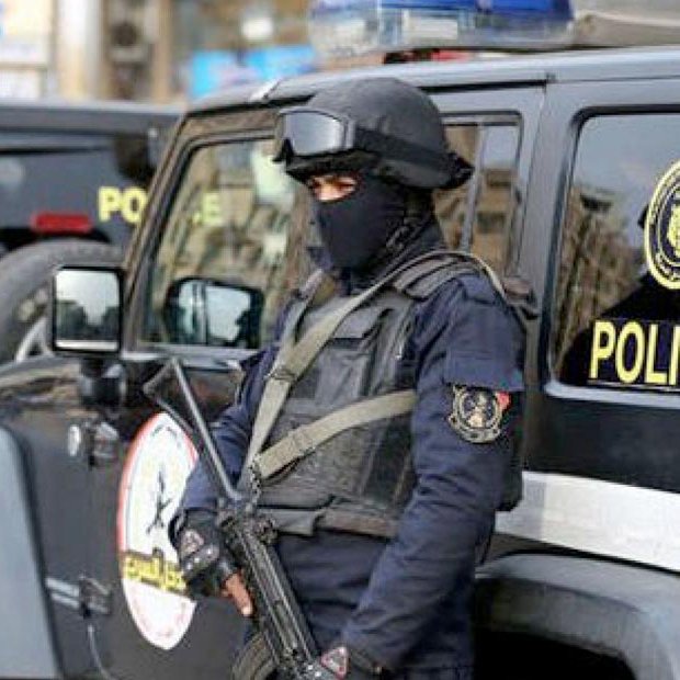 القبض على مالك صيدليات بـ270 حكماً قضائياً و700 عام سجن