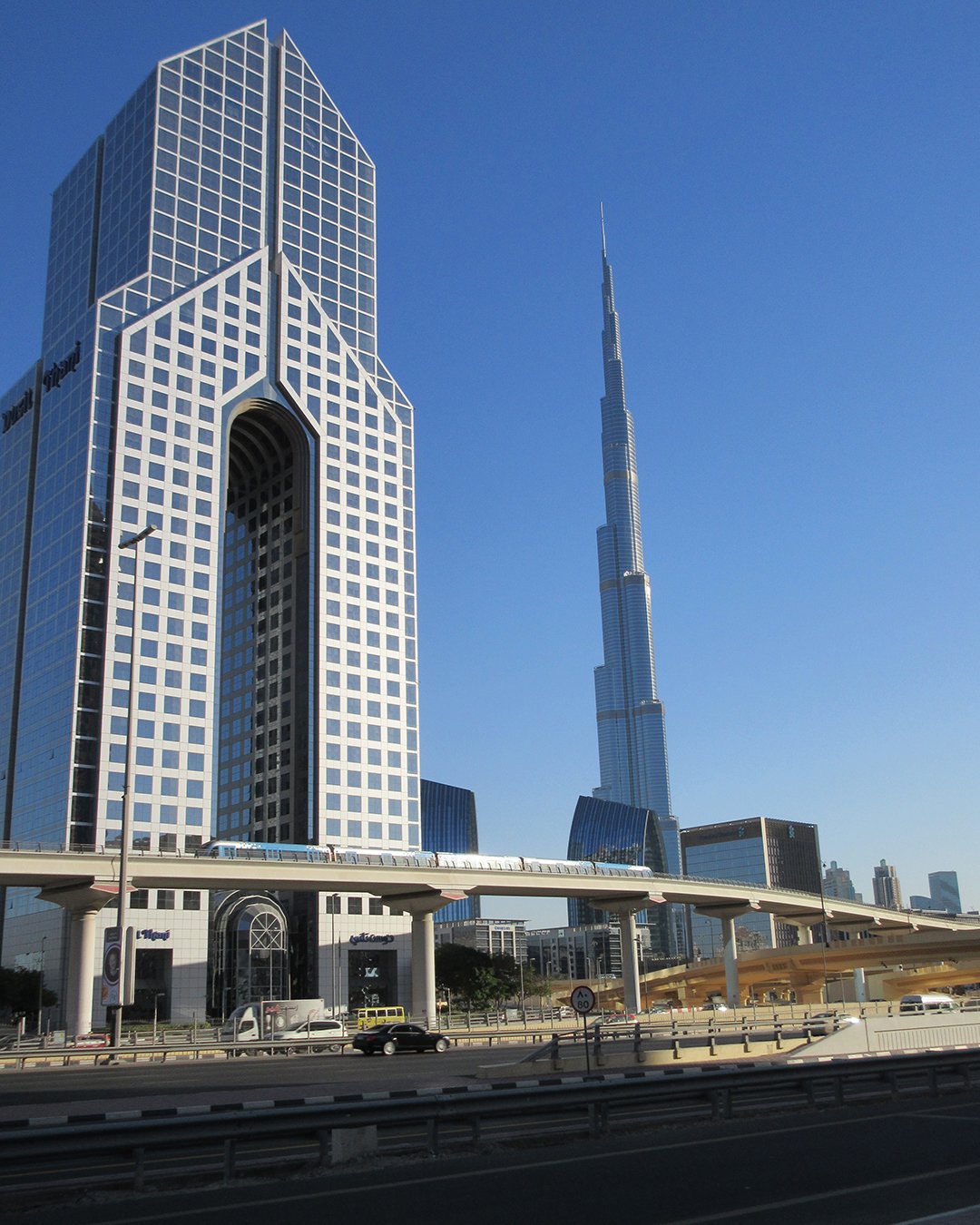 الإمارات تتصدر الشرق الأوسط في مبيعات السيارات الكهربائية للعام الثاني