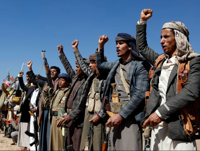 الحوثيون يصعّدون ضد إسرائيل ويهددون الملاحة بالبحر الأحمر وسط مخاوف من شلل طرق الطاقة العالمية