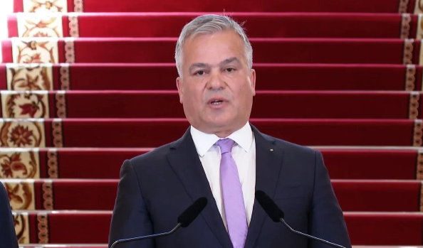 الرئيس الروماني يكلّف أدريان فيستيا بتشكيل الحكومة