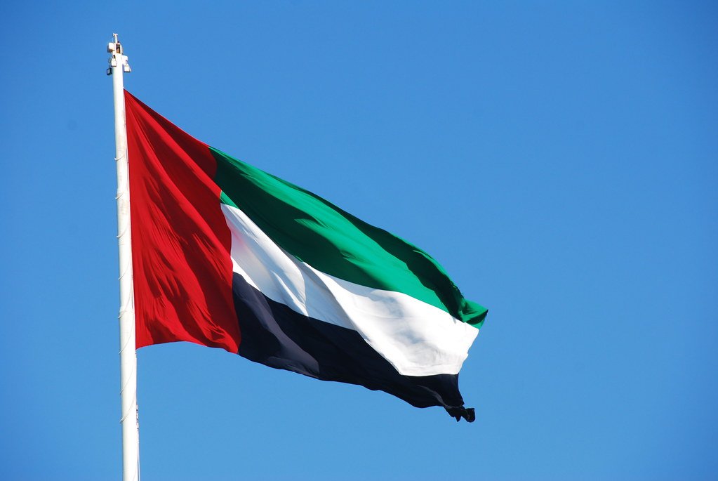 الإمارات تحبط شبكة ترويج مخدرات تضم 23 متهماً