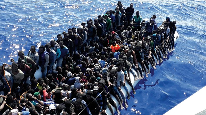 مصرع 15 مهاجراً بعد غرق قارب قبالة سواحل شرق ليبيا